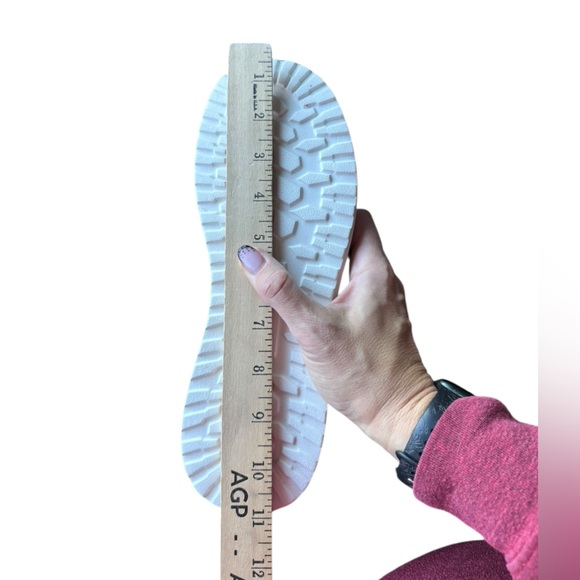 HEY DUDE Women’s Britt Boot – Size 10 – Taupe Fleece-Lined Cozy Slip-On Booties - Picture 6 of 6